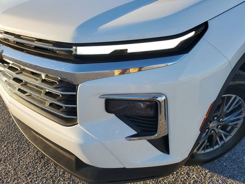 Used 2025 Chevrolet Traverse LT image 16