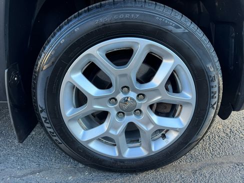 Used 2017 Jeep Renegade Latitude image 12