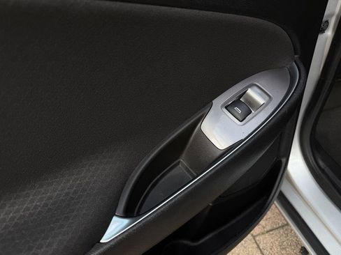 Used 2020 Chevrolet Malibu LT FWD image 37
