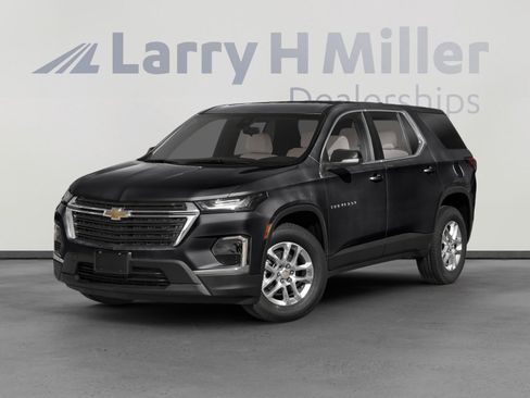 Used 2023 Chevrolet Traverse LS image 1