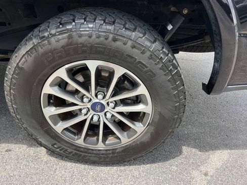 Used 2018 Ford F150 XLT w/ Equipment Group 302A Luxury AWD/4WD image 14