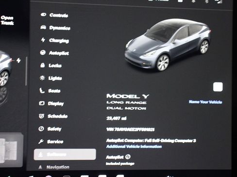 Used 2023 Tesla Model Y Long Range image 17