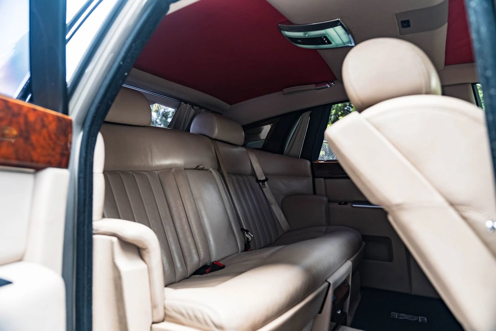 Used 2004 Rolls-Royce Phantom Sedan RWD image 34