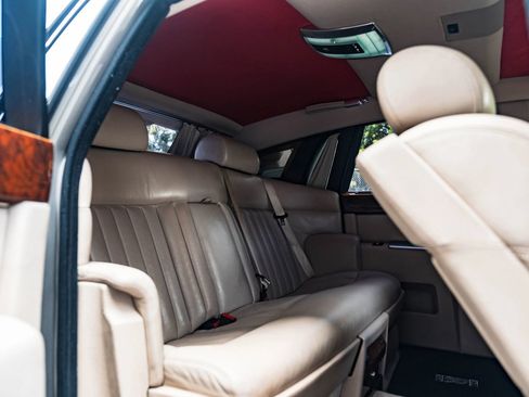 Used 2004 Rolls-Royce Phantom Sedan RWD image 34