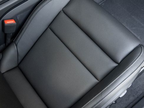 Used 2025 Porsche Taycan Turbo image 30