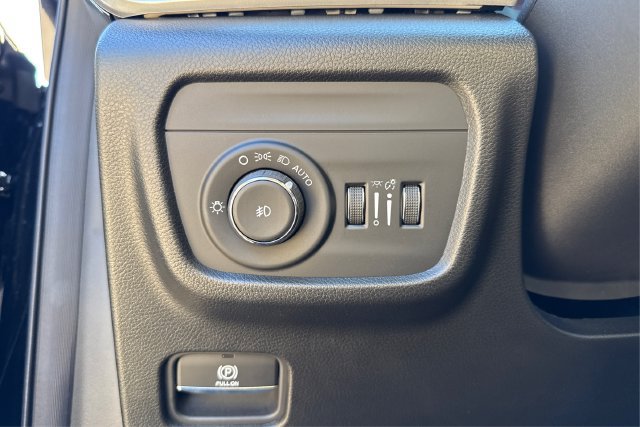 Used 2026 Jeep Grand Cherokee Limited AWD/4WD image 17