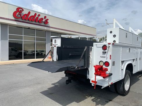 Used 2012 Ford F550 2WD Regular Cab Super Duty w/ Payload Upgrade Pkg image 38
