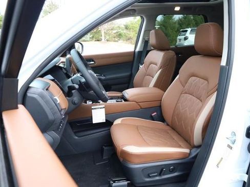 New 2026 Nissan Pathfinder Platinum image 10