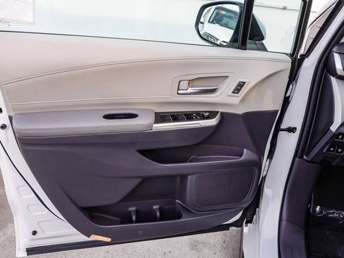 Used 2023 Toyota Sienna Limited image 25