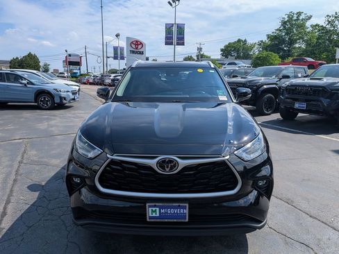 Certified 2024 Toyota Highlander XLE AWD/4WD image 11