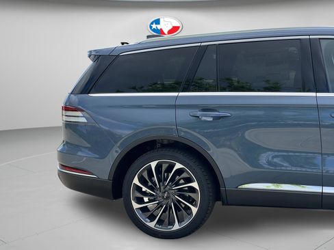 New 2026 Lincoln Aviator Reserve AWD/4WD image 32