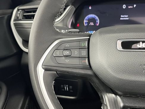 New 2025 Jeep Grand Cherokee L Altitude image 15