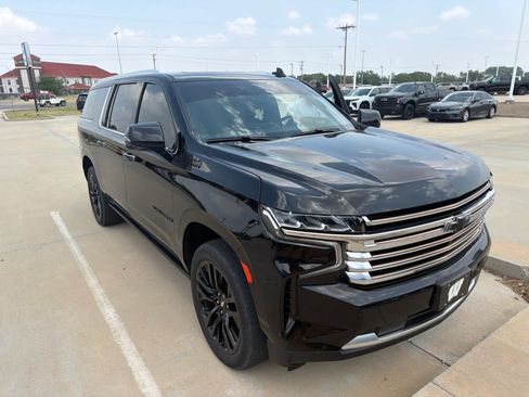 Used 2024 Chevrolet Suburban High Country AWD/4WD image 8