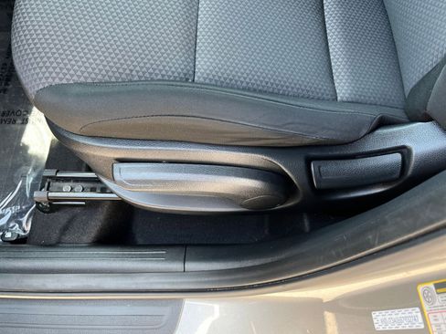Used 2025 Kia Soul LX w/ LX Technology Package FWD image 22