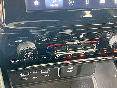 Used 2023 Jeep Grand Cherokee Altitude image 19