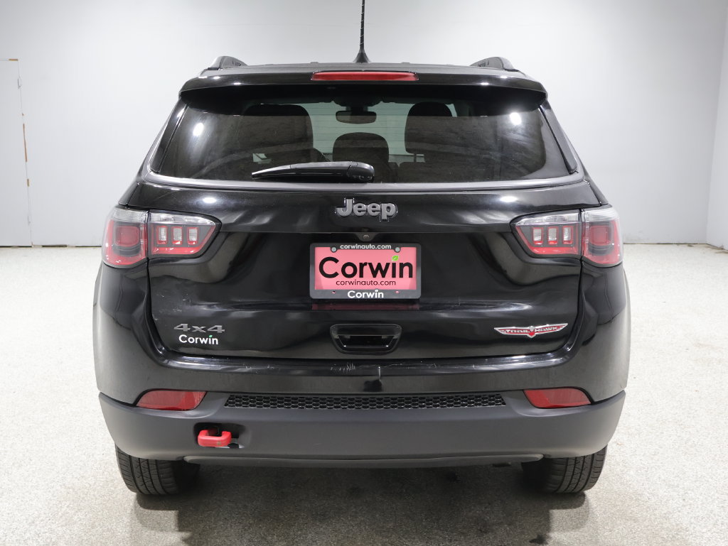 Used 2019 Jeep Compass Trailhawk w/ Leather Interior Group AWD/4WD image 3