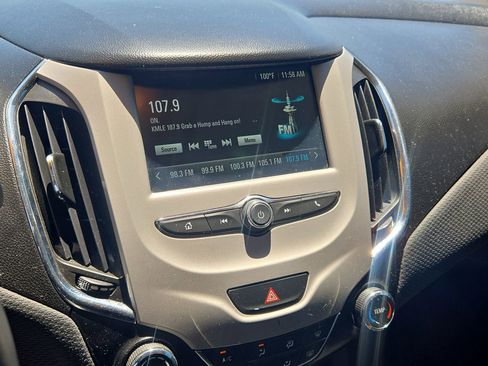 Used 2017 Chevrolet Cruze LS FWD image 9