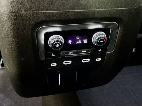 Used 2024 GMC Yukon Denali w/ Advanced Technology Package AWD/4WD image 28
