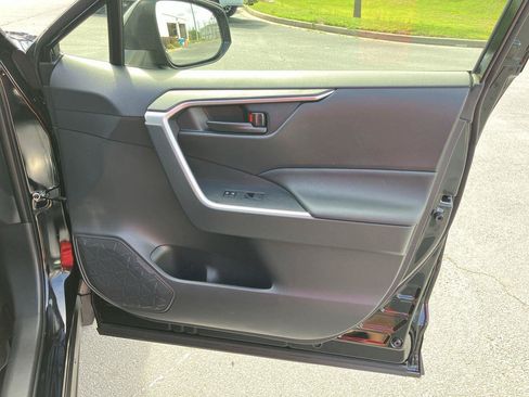 Certified 2025 Toyota RAV4 LE FWD image 31