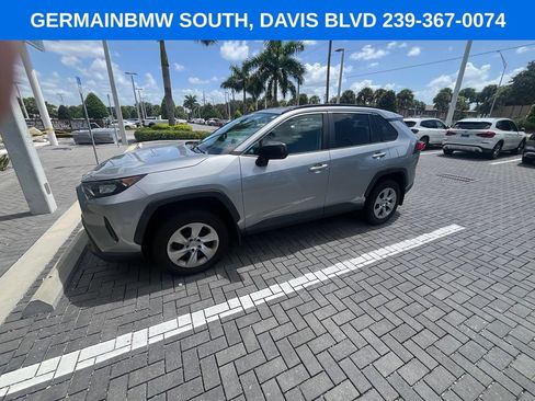 Used 2019 Toyota RAV4 LE AWD/4WD image 3