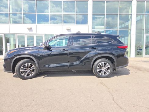 Used 2022 Toyota Highlander XLE image 8