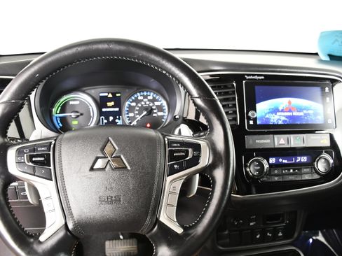 Used 2018 Mitsubishi Outlander GT AWD/4WD image 16