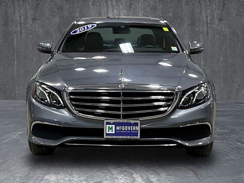 Used 2019 Mercedes-Benz E 300 4MATIC image 2
