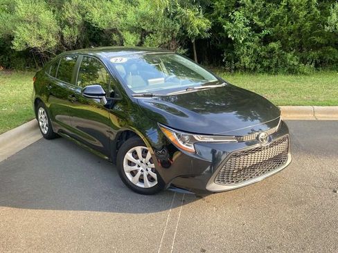 Used 2022 Toyota Corolla LE FWD image 1