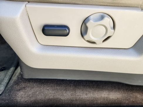 Used 2010 Ford F150 XLT image 20