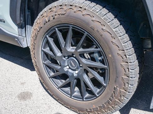 Used 2019 Toyota RAV4 XLE w/ Carpet Mat Package AWD/4WD image 11