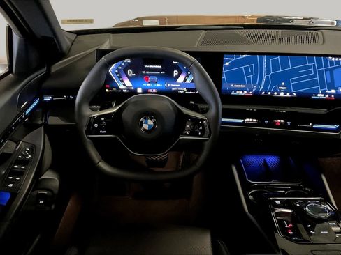 Certified 2025 BMW 530i RWD image 5
