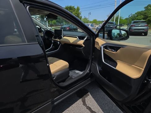 Used 2022 Toyota RAV4 XLE Premium AWD/4WD image 23