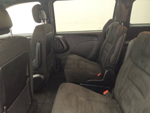 Used 2020 Dodge Grand Caravan SE FWD image 18