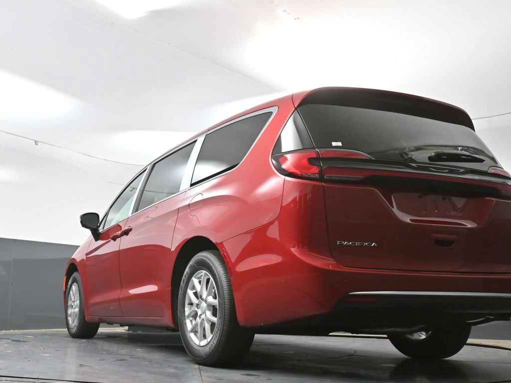 New 2027 Chrysler Pacifica Select w/ Family Tech Group FWD image 40