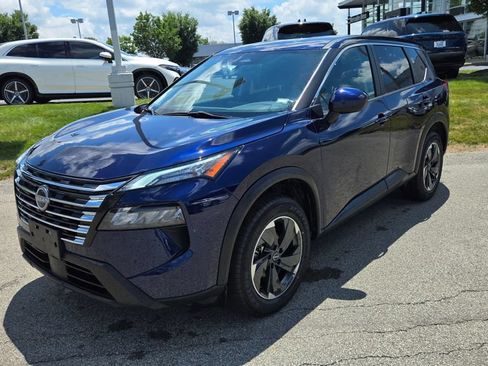 Used 2024 Nissan Rogue SV AWD/4WD image 9
