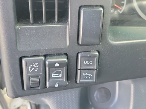 Used 2023 Isuzu NPR image 10