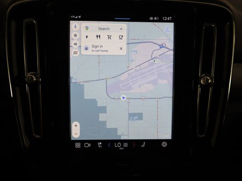 Used 2024 Volvo C40 Recharge Core image 20