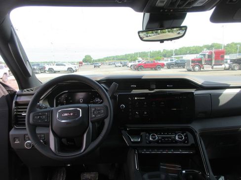 New 2026 GMC Sierra 2500 AT4 w/ AT4 Premium Plus Package AWD/4WD image 17