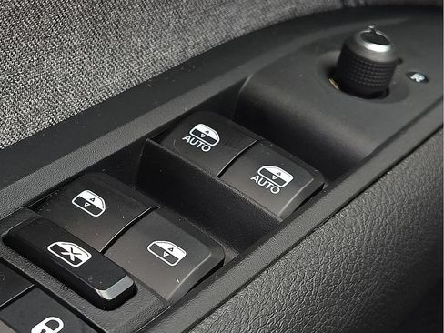 Used 2025 Jeep Compass Sport AWD/4WD image 16