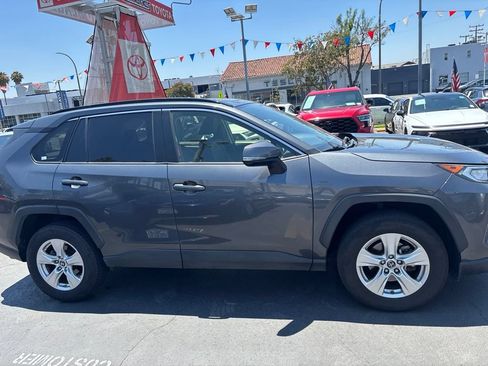 Used 2019 Toyota RAV4 XLE FWD image 4