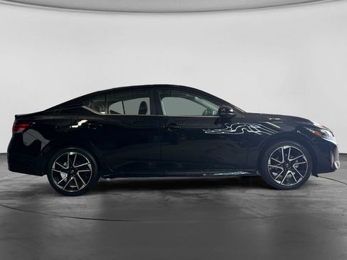 Used 2025 Nissan Sentra SR image 2