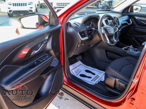 Used 2024 GMC Terrain SLE image 24