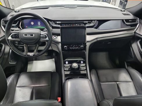 Used 2022 Jeep Grand Cherokee Overland w/ Advanced Protech Group III AWD/4WD image 4