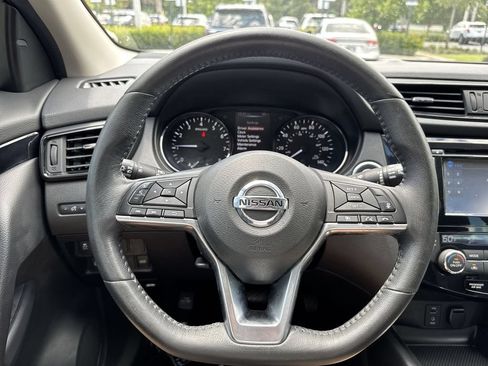 Used 2018 Nissan Rogue Sport SV w/ SV Technology Package AWD/4WD image 48