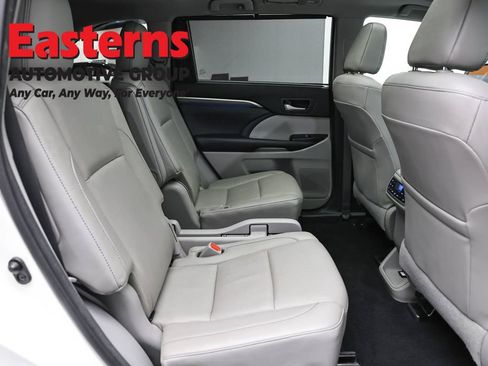 Used 2017 Toyota Highlander Limited Platinum AWD/4WD image 27