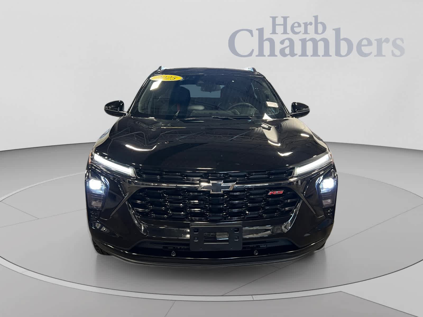 Used 2025 Chevrolet Trax RS w/ Sunroof Package FWD image 2