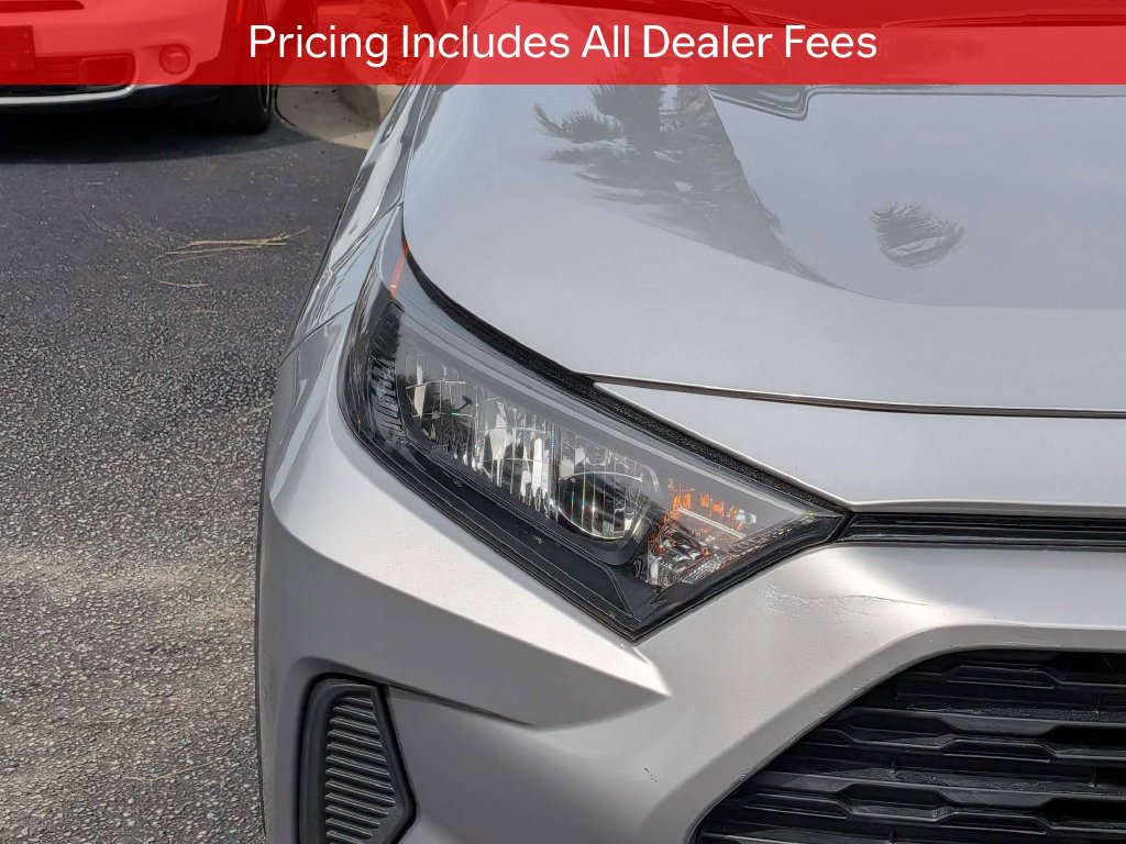 Used 2019 Toyota RAV4 LE FWD image 11