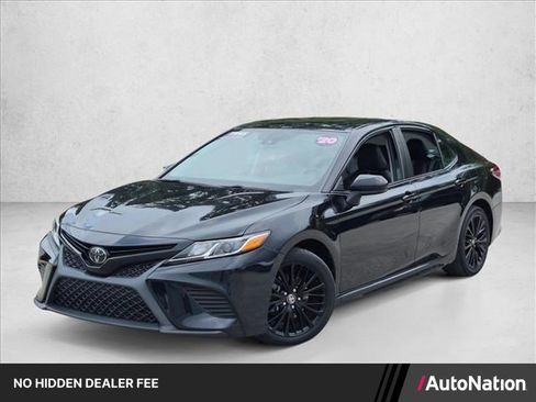 Used 2020 Toyota Camry SE FWD image 1