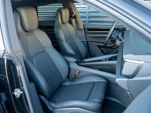 New 2026 Porsche Macan 4 Electric image 34