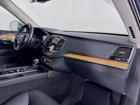 Used 2022 Volvo XC90 T6 Momentum w/ Advanced Package image 29